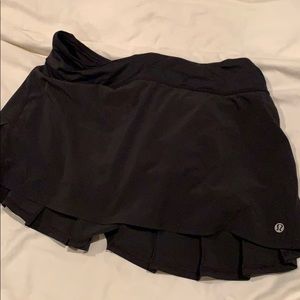 Excellent condition size 6 Lululemon skirt